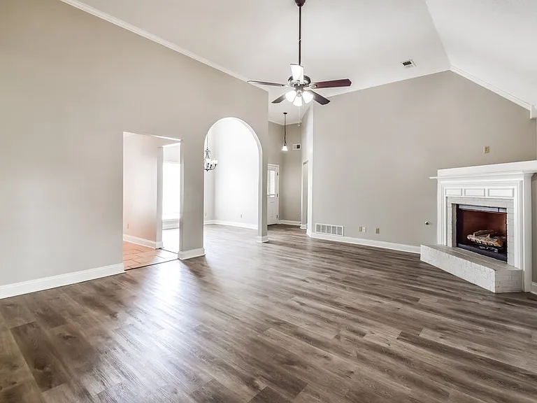 2346 Kindlewood Dr — Photo 6