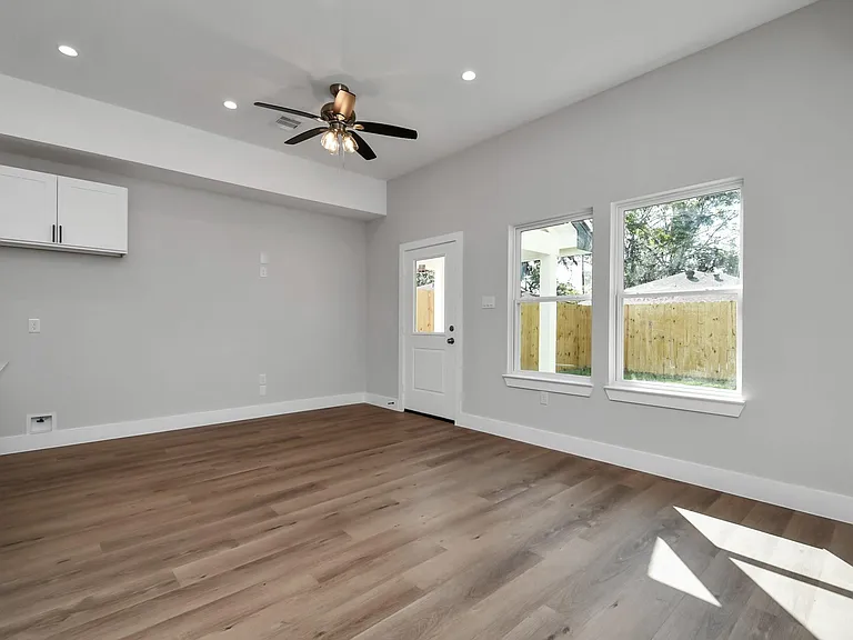 4706 Gunter St — Photo 9