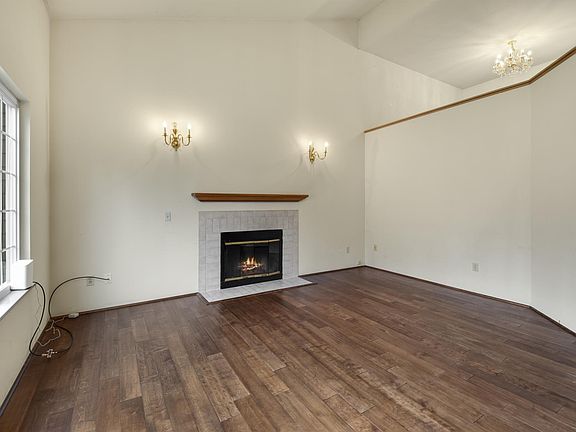 3rd image of 10615 126th Ave NE