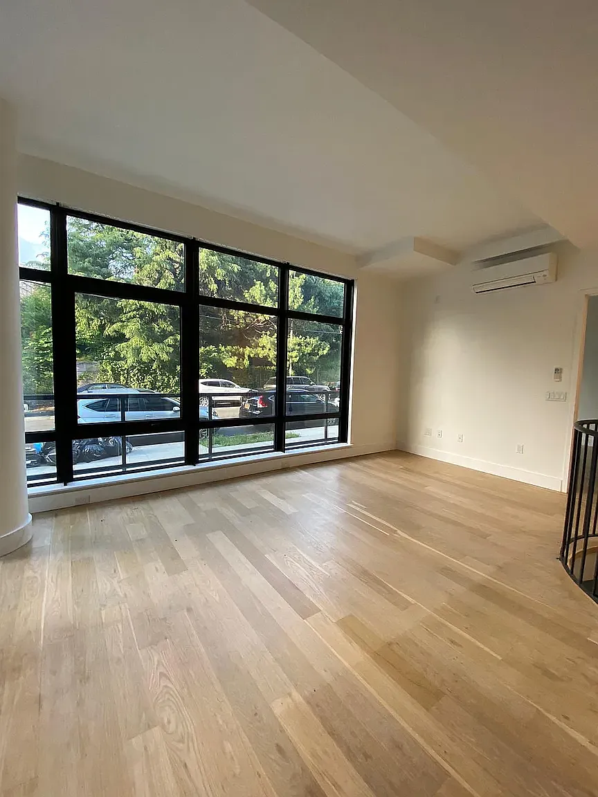 25 Bruckner Boulevard — Photo 1