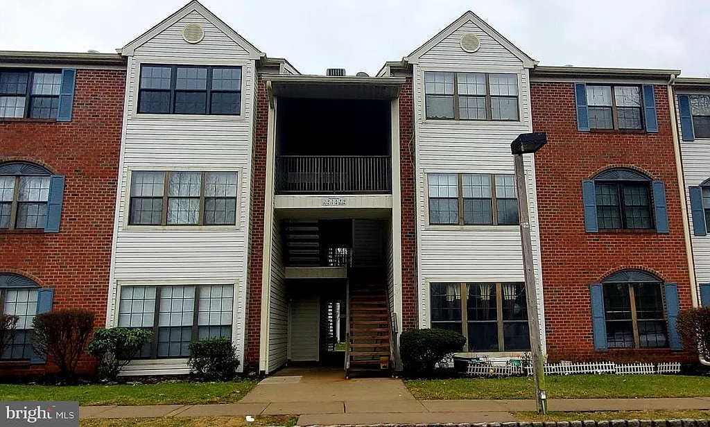 2 bed, 2.0 bath, 1203 sqft, $2,300 — Photo 1