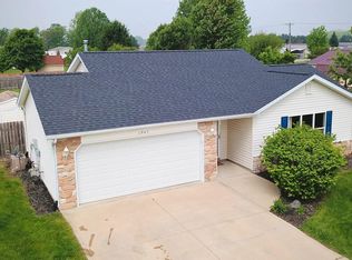 1945 N Brook Blvd, Warsaw, IN 46582