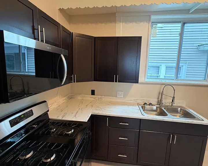 38 E Albany St — Photo 1
