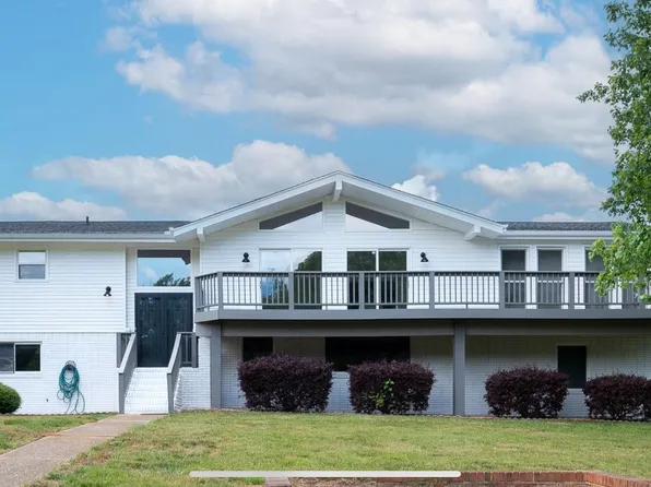 2 Buckhorn Dr, Greenville, SC 29609