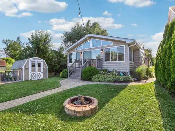 36661 N Iola Ave, Ingleside, IL 60041