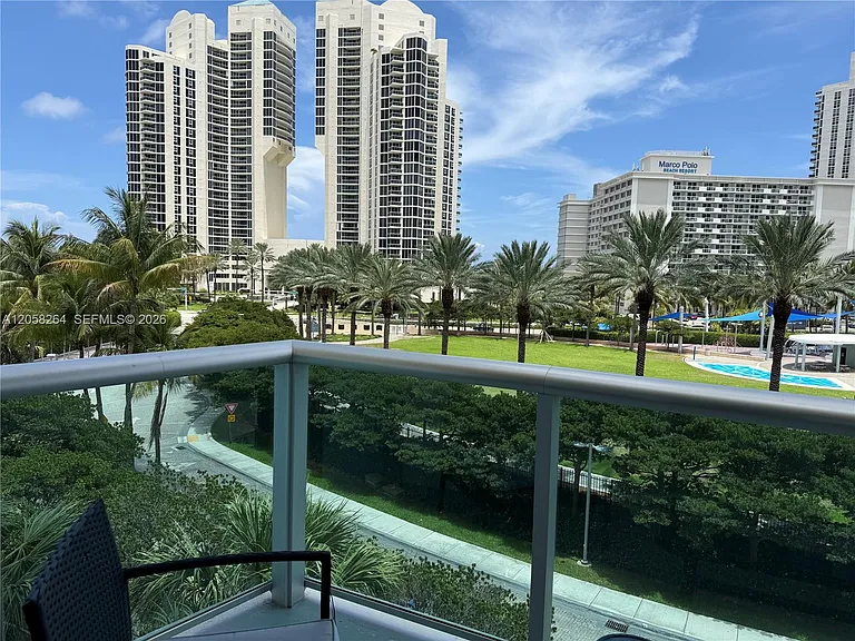 19370 Collins Ave #423 — Photo 5