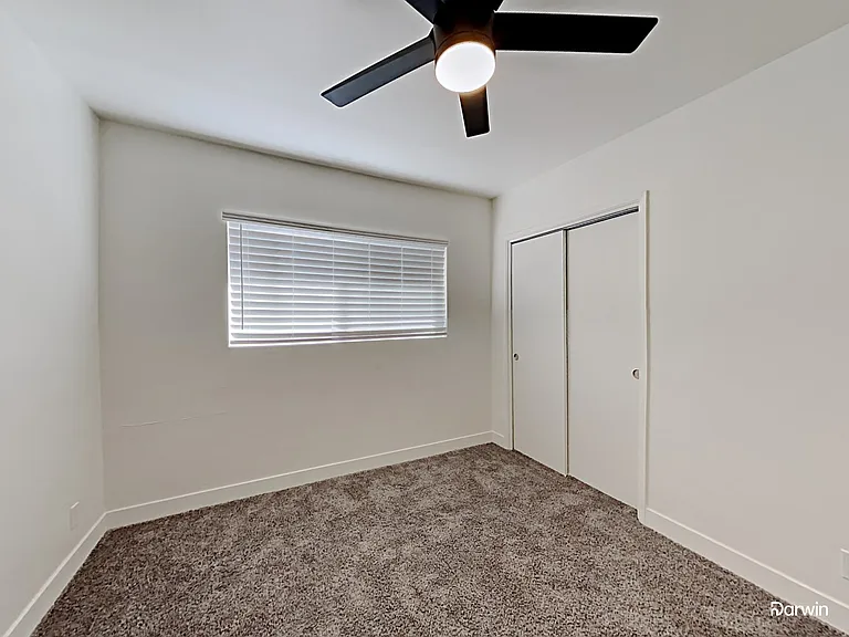 2431 W Shady Glen Ave — Photo 17