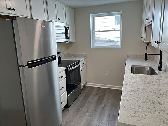 5th image of 7 Cypress St Floor 2