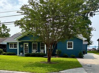 1106 Canal Cove Rd, Lake Waccamaw, NC 28450