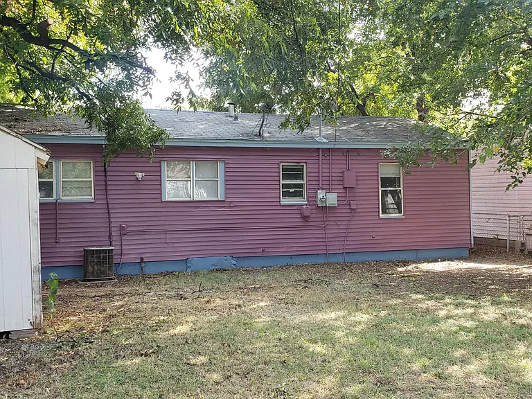 1203 SW 24th Pl — Photo 36