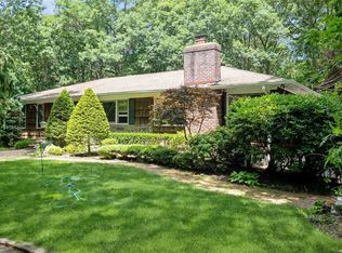 153 Seaman Neck Rd, Dix Hills, NY 11746