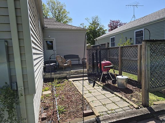 3rd image of 404 7th Ave SE