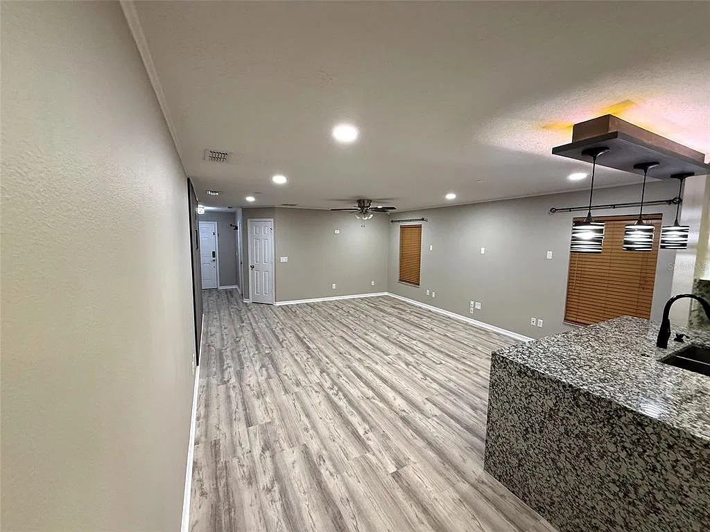 3 bed, 2.0 bath, 1692 sqft, $2,600 — Photo 4