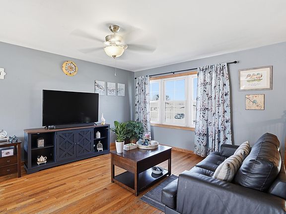 3rd image of 342 N Wright St