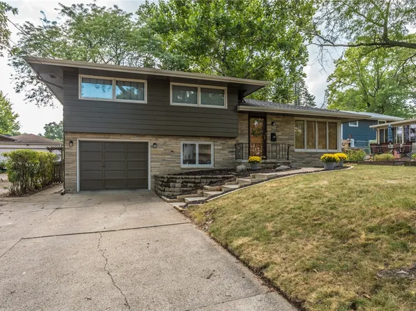 3326 Vilura Pkwy, Des Moines, IA 50310