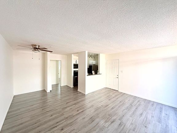 4th image of 1029 N Ardmore Ave #2