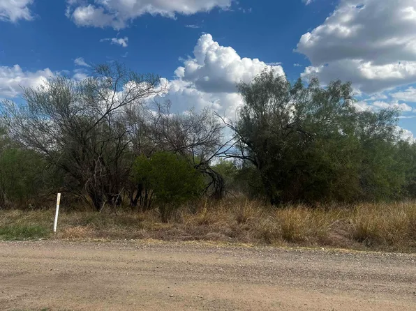 127 Riverside Dr, Zapata, TX 78076