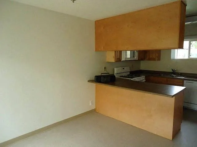Westview Terrace — Photo 11