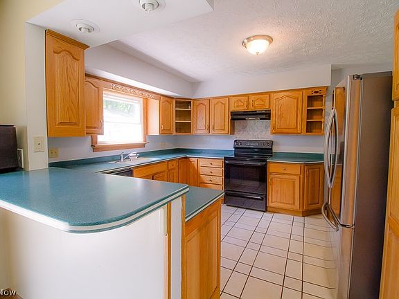 2nd image of 1898 Carlton Dr