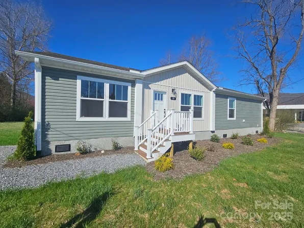 66 Long St, Waynesville, NC 28786