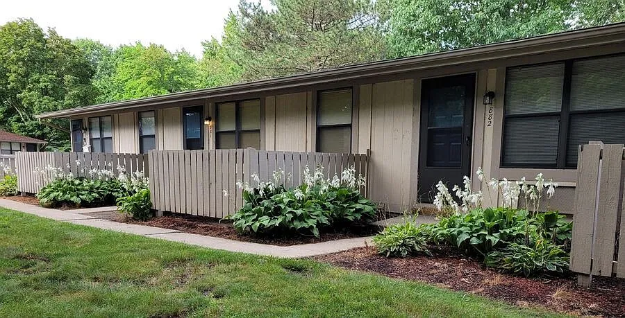 First floor 1 bedroom in a quiet, wooded area (more photos to come soon!) — Photo 1