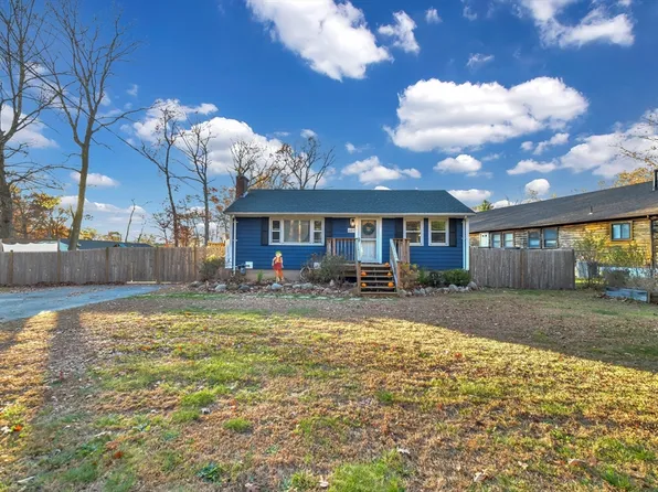 697 East St, Brockton, MA 02302