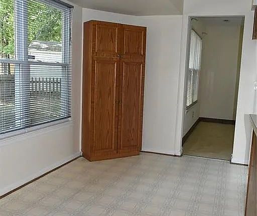 5th image of 10 Alton Ct #11J081-01-23