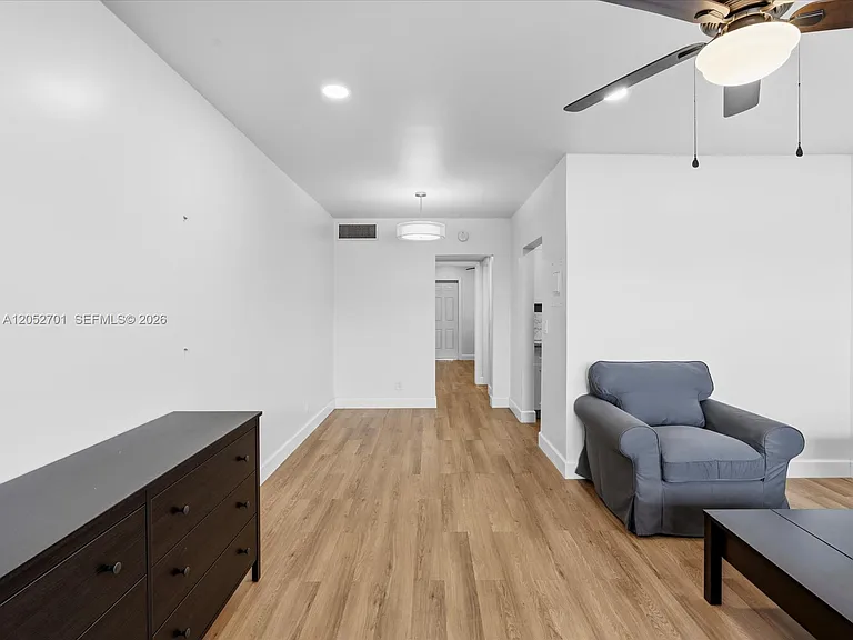 230 SW 11th Ave #8 — Photo 8