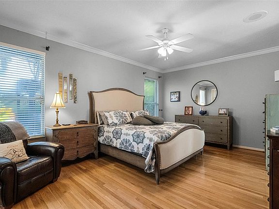 4th image of 302 Avila Ct