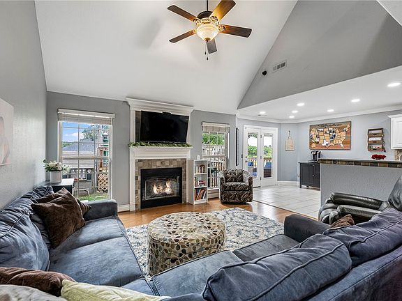 5th image of 219 Dawn Dr
