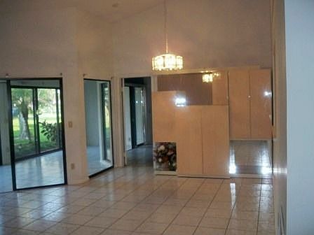 3rd image of 5882 Parkwalk Cir W