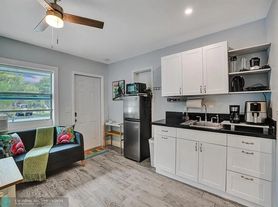 1500 NE 4th St, Pompano Beach, FL