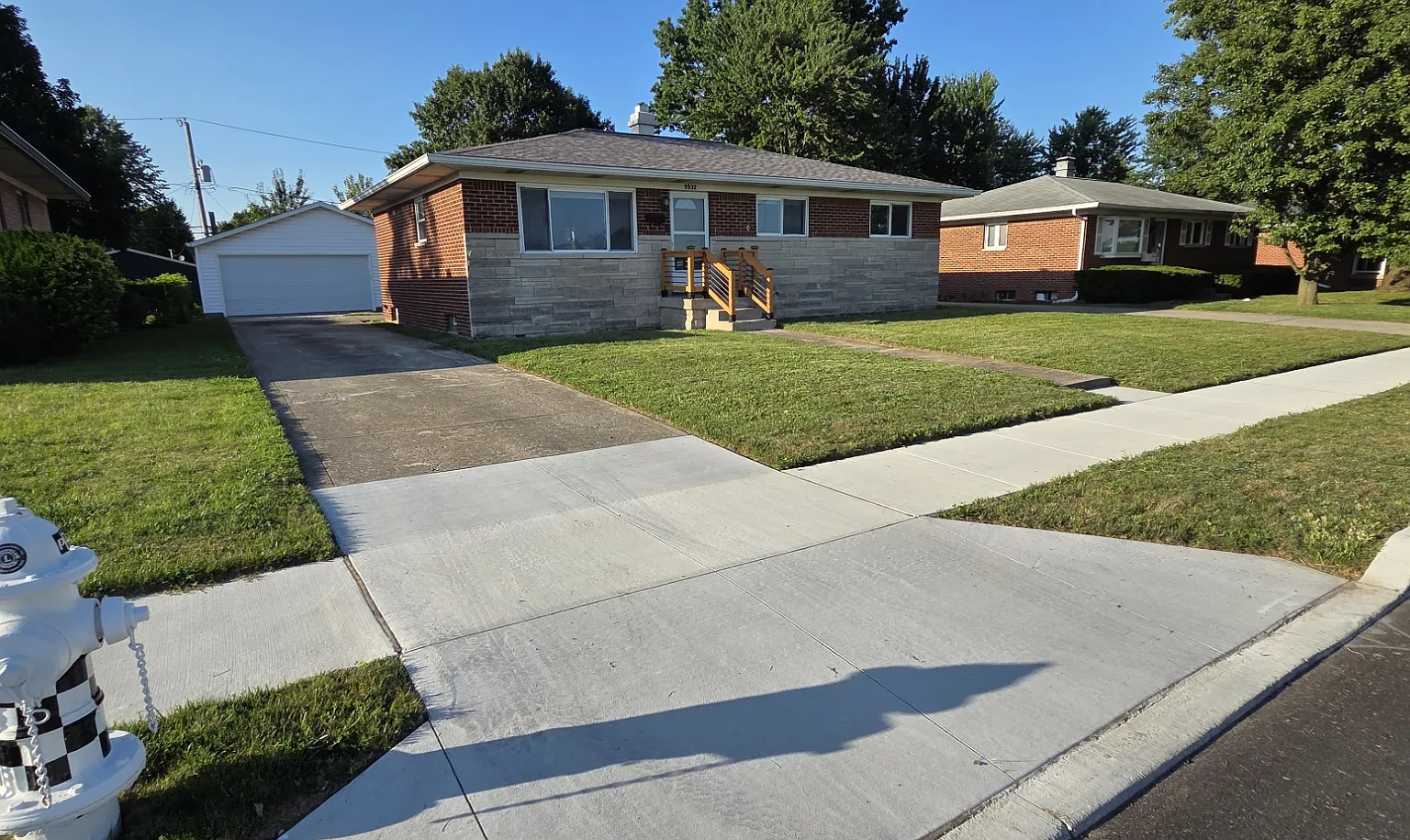 4 bed, 1.5 bath, 2214 sqft, $2,195 — Photo 1