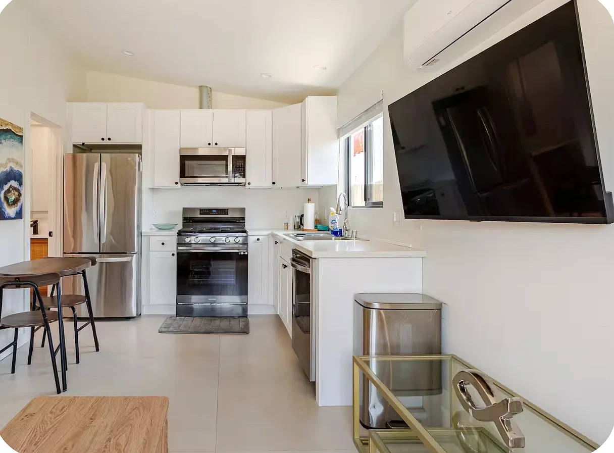 1 bed, 420 sqft, $2,500 — Photo 3