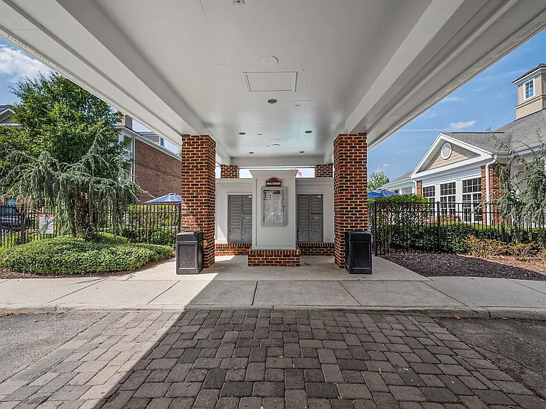 Centerville Manor Apartments — Photo 19
