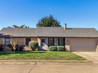 6077 River Bluff Dr, Newburgh, IN 47630