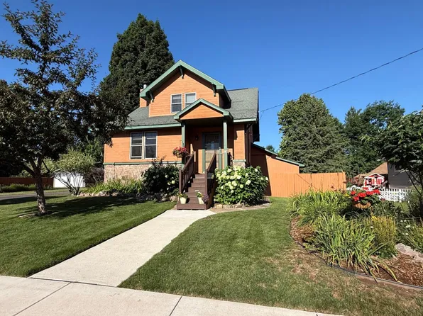 917 N Hemlock St, Ironwood, MI 49938