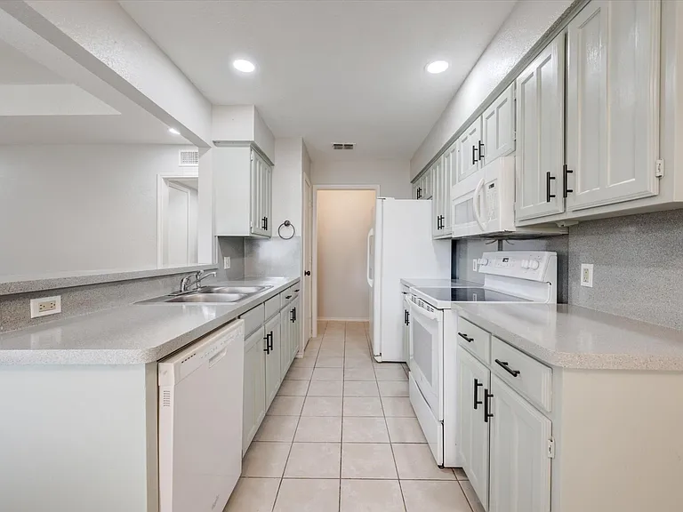 2319 Indigo Ln — Photo 10