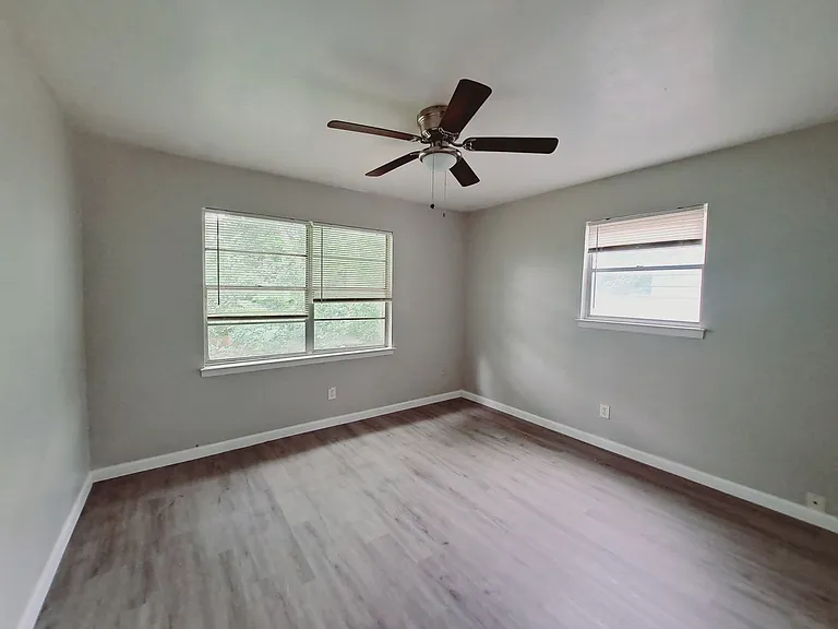 633 Rutgers Dr — Photo 15