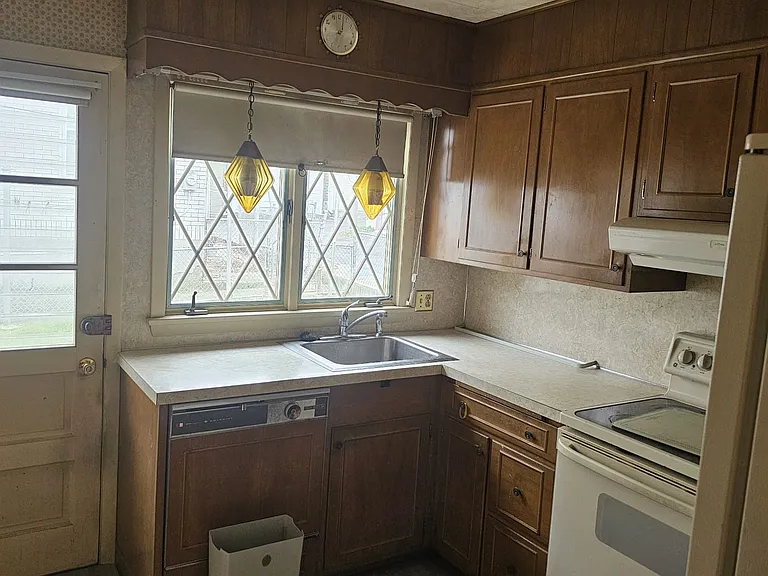 428 W Cedar St — Photo 5