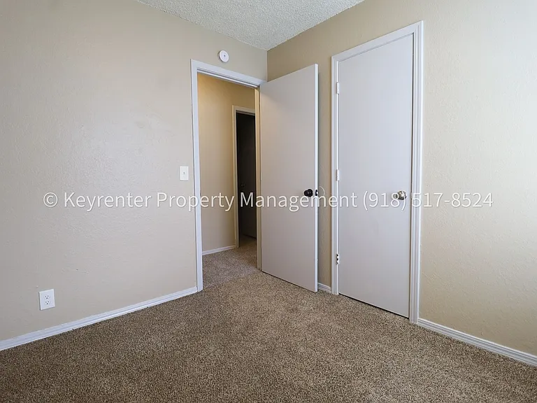 4902 S Gum Ave — Photo 65