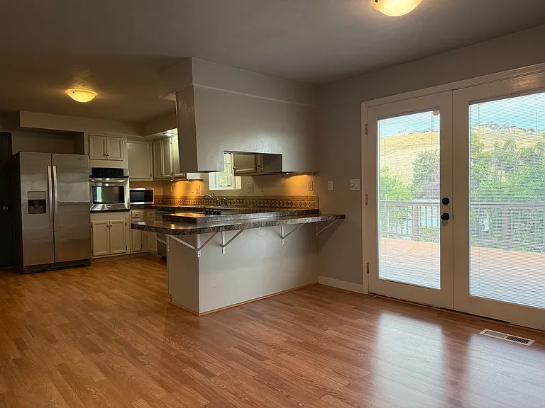 204 Hillcrest Dr — Photo 9