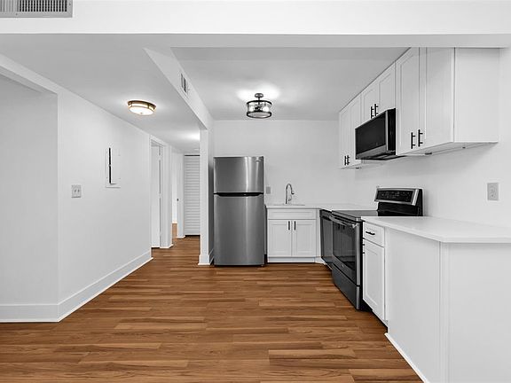 5th image of 21260 BRINSON AVENUE #303