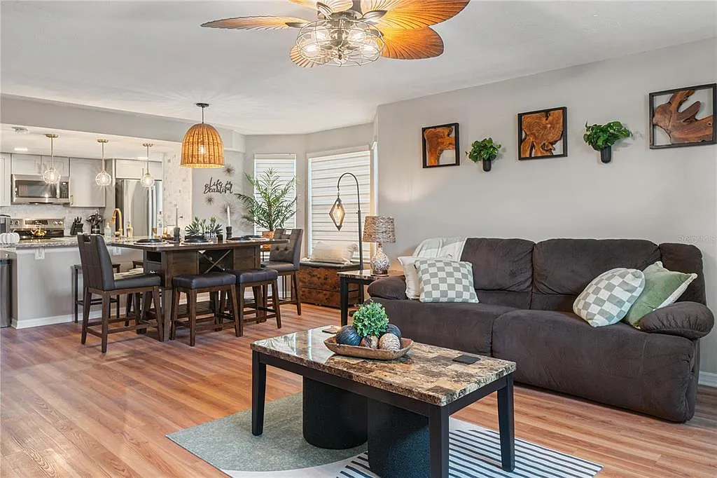 3 bed, 2.0 bath, 1220 sqft, $2,200 — Photo 4