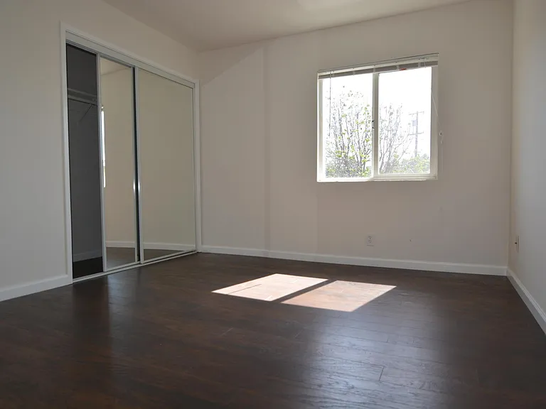 27193 Tyrrell Ave — Photo 8