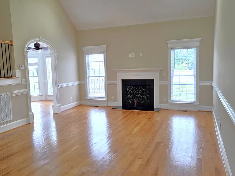 1105 Bert Ct — Photo 7