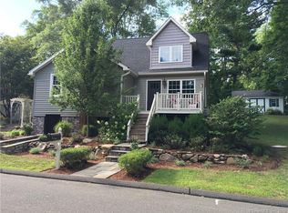 6 Elm St, Ellington, CT 06029