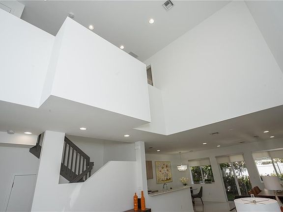 3rd image of 160 SE 7th St #160