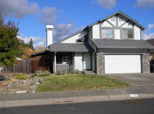 120 Los Robles Ave, Windsor, CA 95492