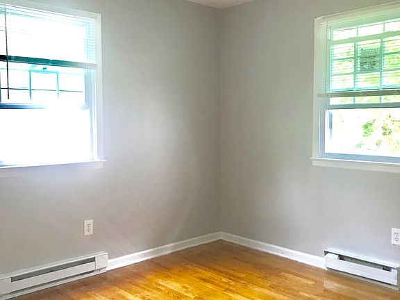 3rd image of 940 W Wythe St